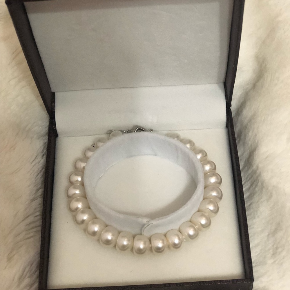 Pearl bracelet